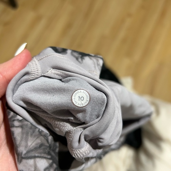 Lululemon Black and Purple Tie Dye Leggings - Picture 3 of 3